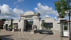 封存时光的密钥：一座陵园里的生命教育与城市记忆