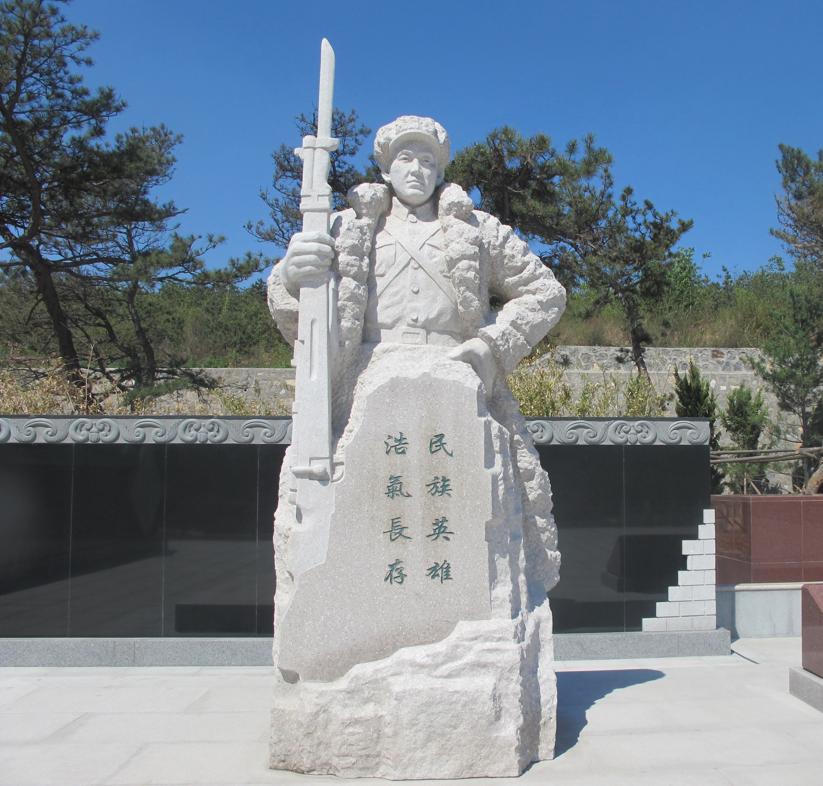 崔建国雕像：红色基因的传承坐标